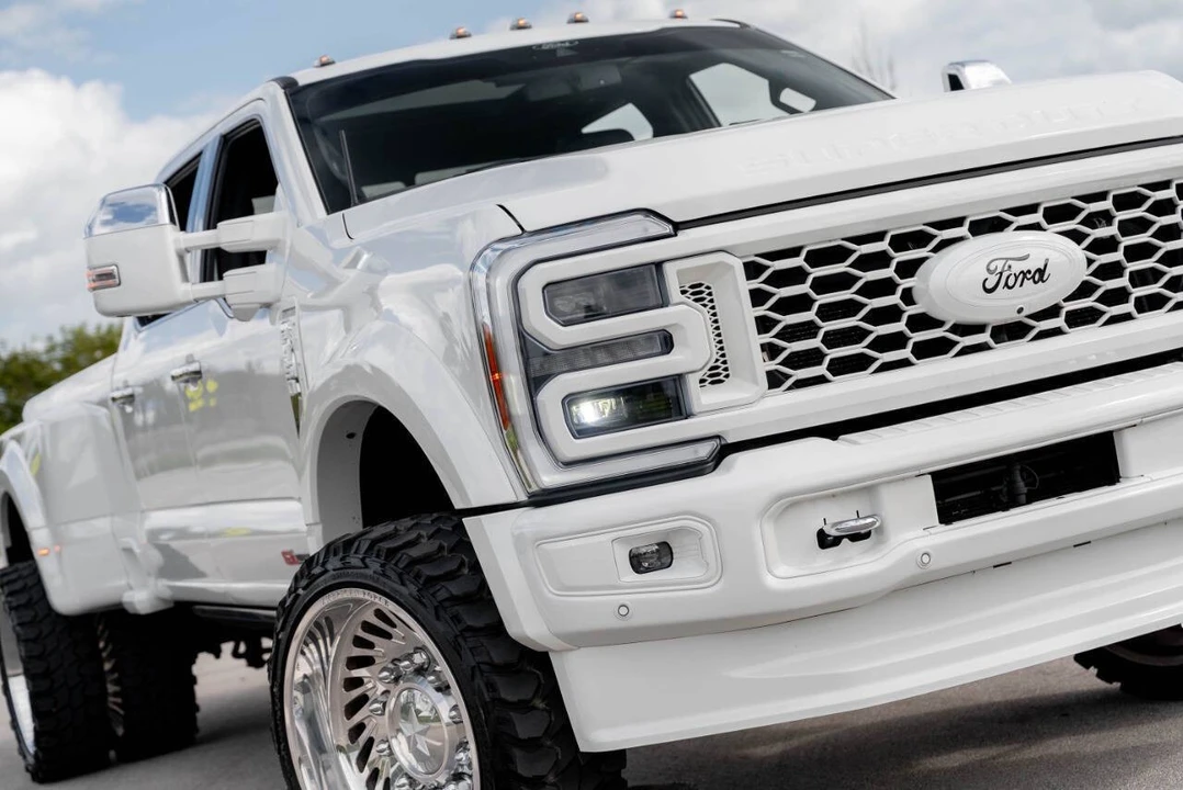 2024 Ford Super Duty 5th Gen - Image 14 of 31