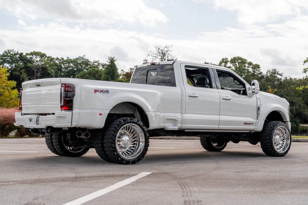 2024 Ford Super Duty 5th Gen - Image 8 of 31