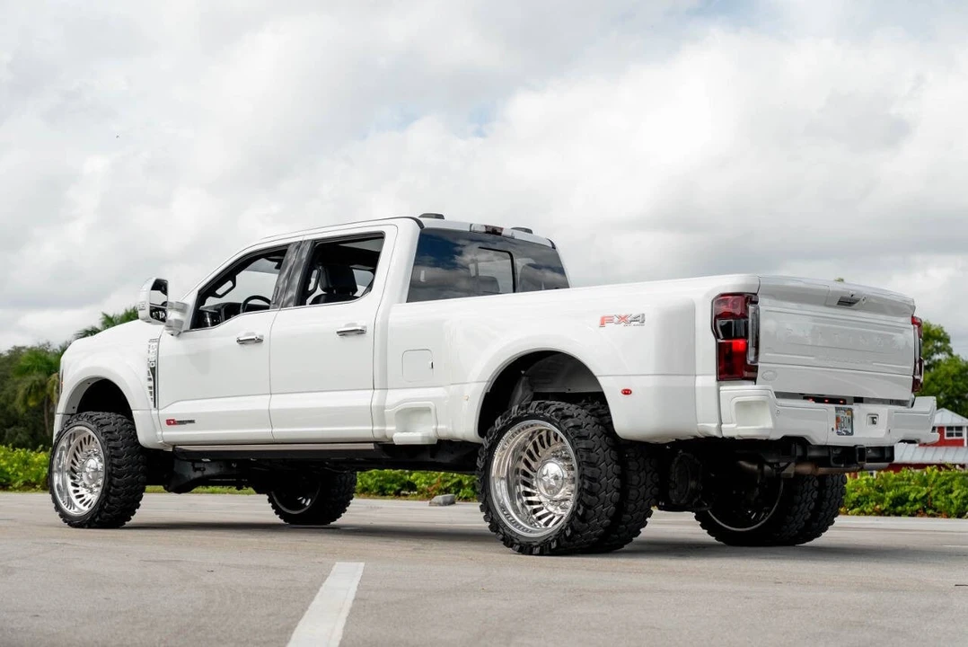 2024 Ford Super Duty 5th Gen - Image 6 of 31