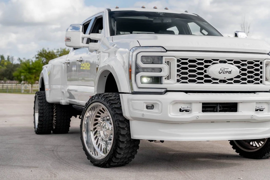 2024 Ford Super Duty 5th Gen - Image 13 of 31