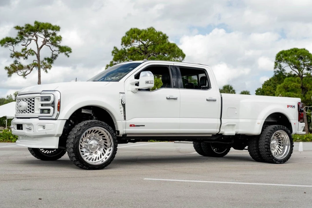 2024 Ford Super Duty 5th Gen - Image 4 of 31