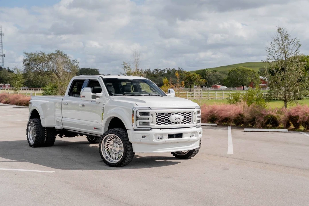 2024 Ford Super Duty 5th Gen - Image 21 of 31