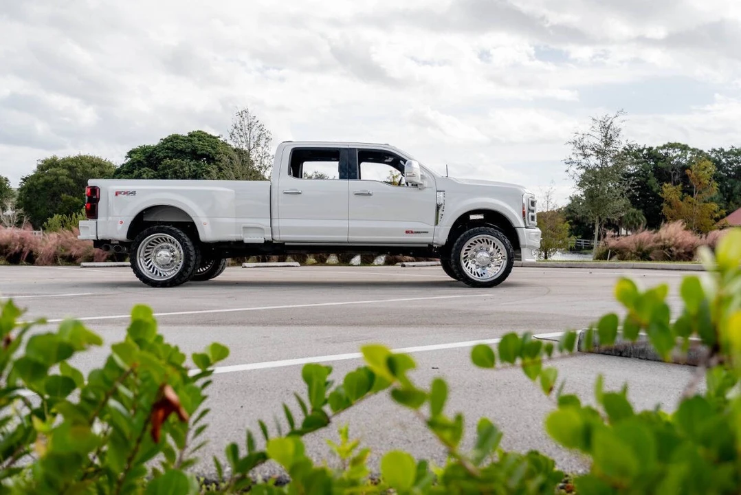 2024 Ford Super Duty 5th Gen - Image 10 of 31