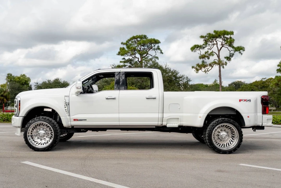 2024 Ford Super Duty 5th Gen - Image 5 of 31