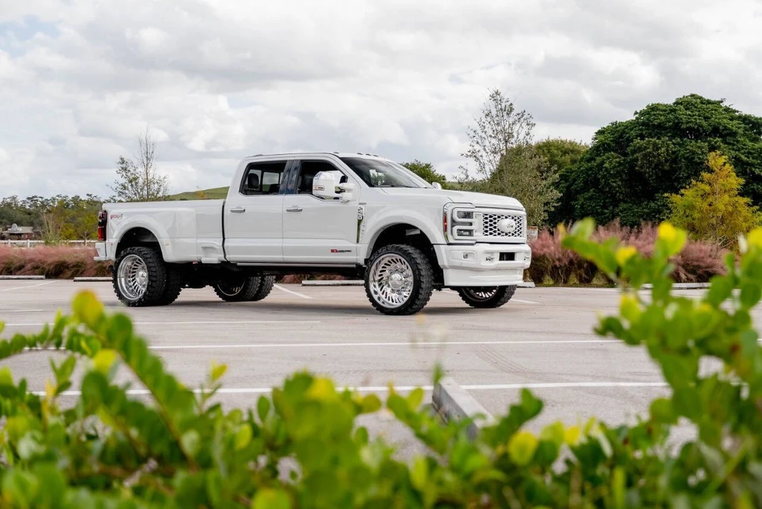 2024 Ford Super Duty 5th Gen - Image 11 of 31