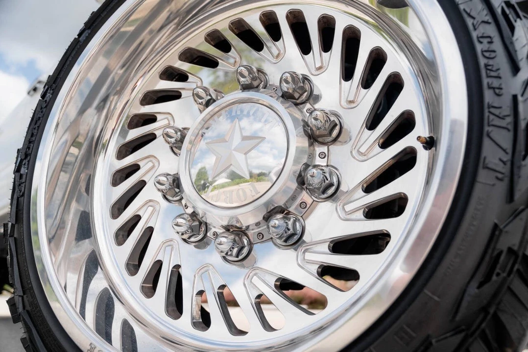2024 Ford Super Duty 5th Gen - Image 23 of 31