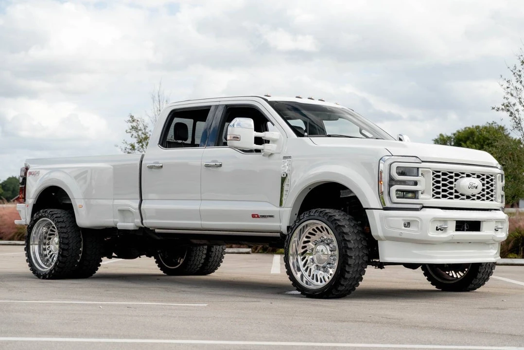 2024 Ford Super Duty 5th Gen - Image 2 of 31