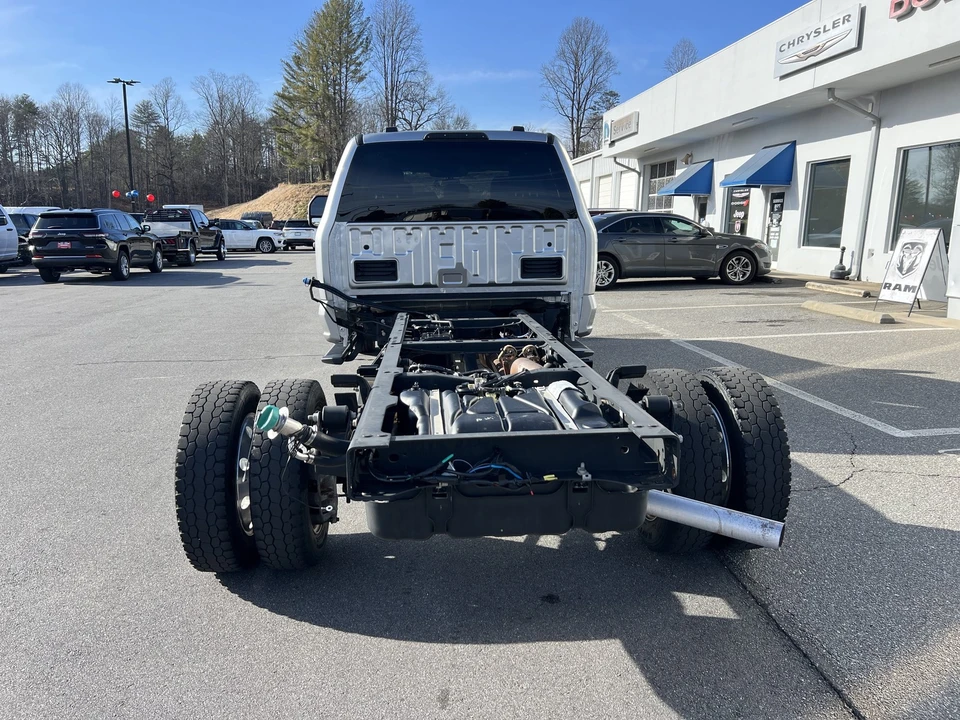 2024 Ford Super Duty 5th Gen - Image 2 of 12