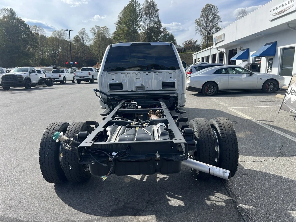 2024 Ford Super Duty 5th Gen - Image 2 of 12