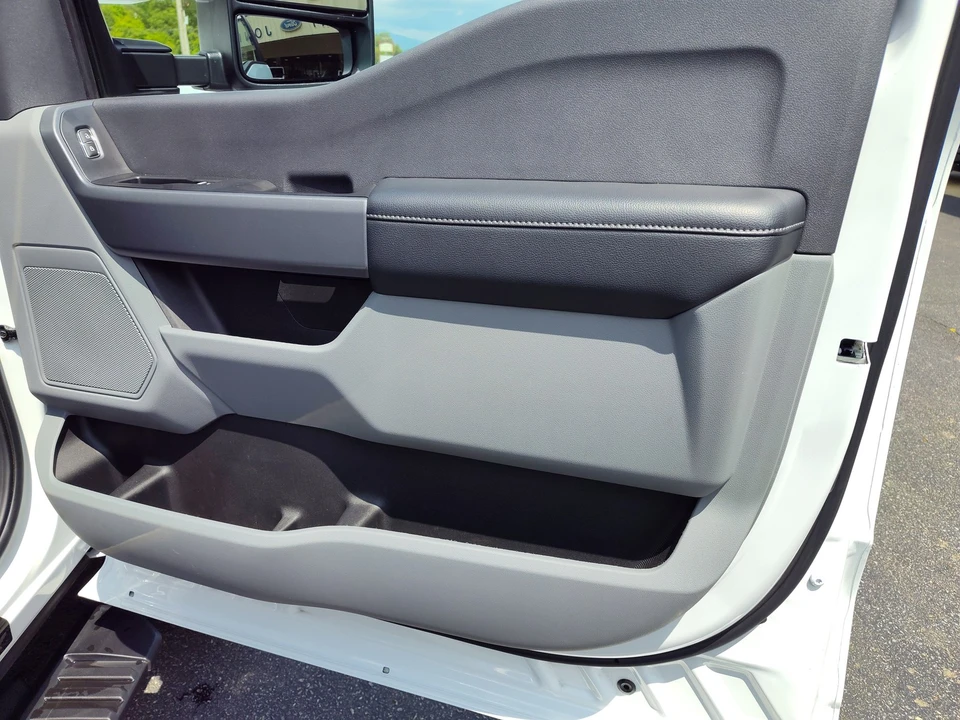 2024 Ford Super Duty 5th Gen - Image 23 of 31