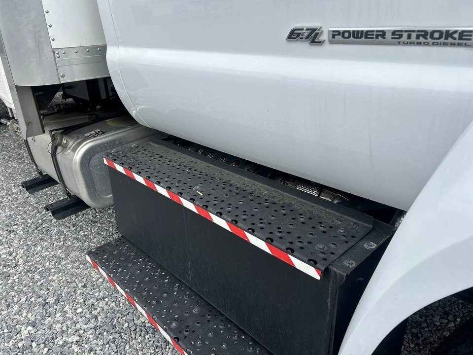 2024 Ford Super Duty 5th Gen - Image 28 of 31
