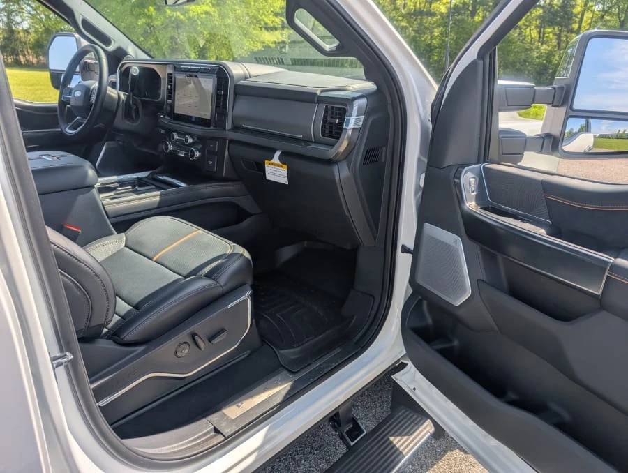2024 Ford Super Duty 5th Gen - Image 25 of 31