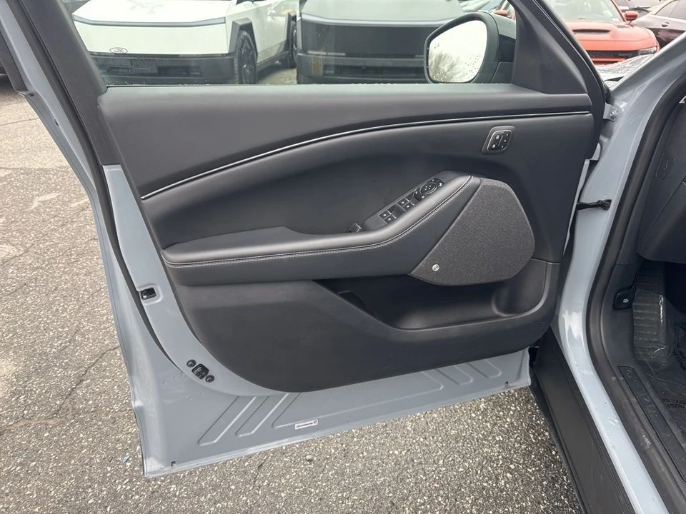 2024 Ford Mustang Mach-E - Image 27 of 31