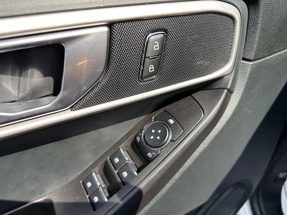 2024 Ford Explorer 6th Gen - Image 18 of 21