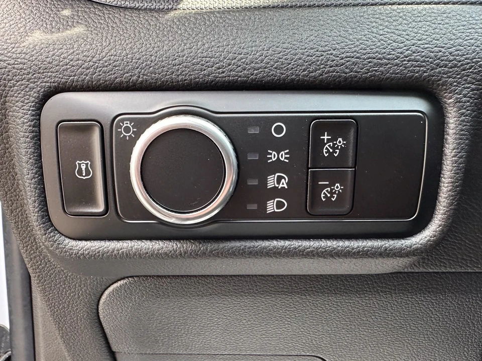 2024 Ford Explorer 6th Gen - Image 19 of 21