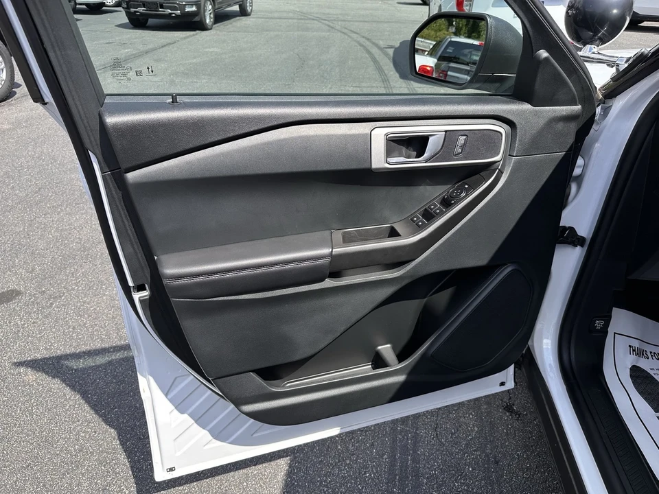 2024 Ford Explorer 6th Gen - Image 9 of 12