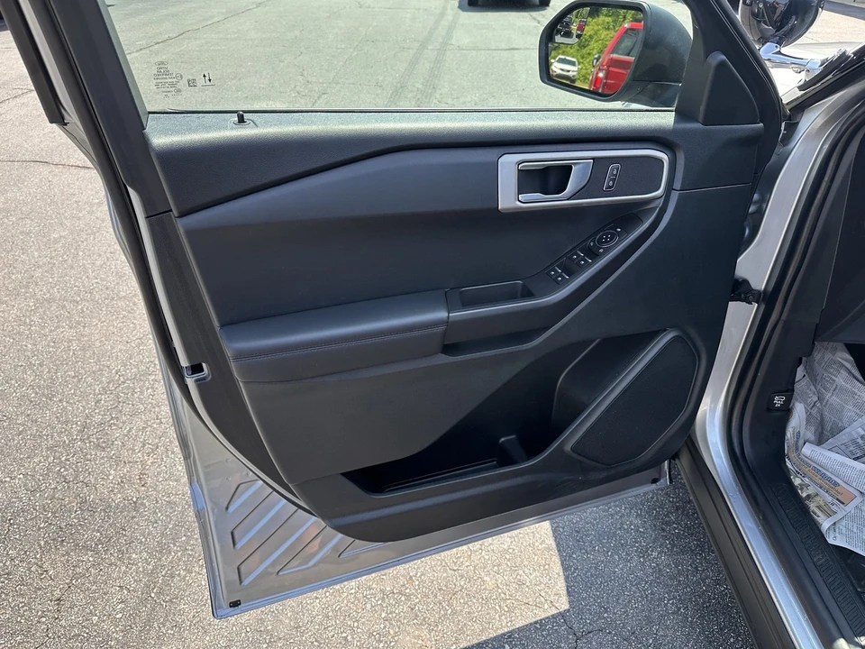 2024 Ford Explorer 6th Gen - Image 9 of 12
