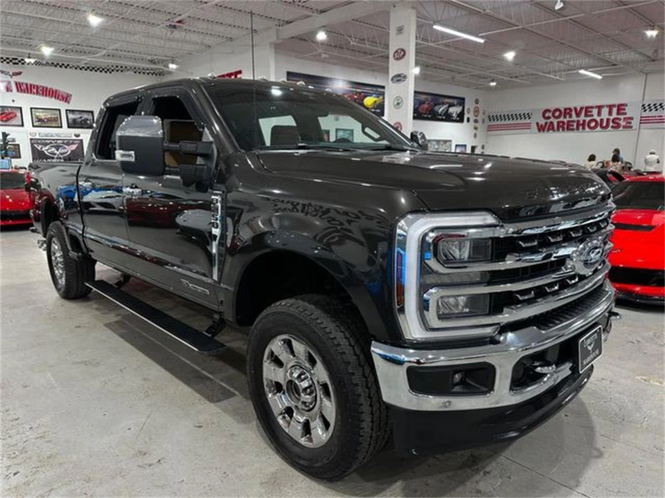2024 Ford Super Duty 5th Gen - Image 16 of 30