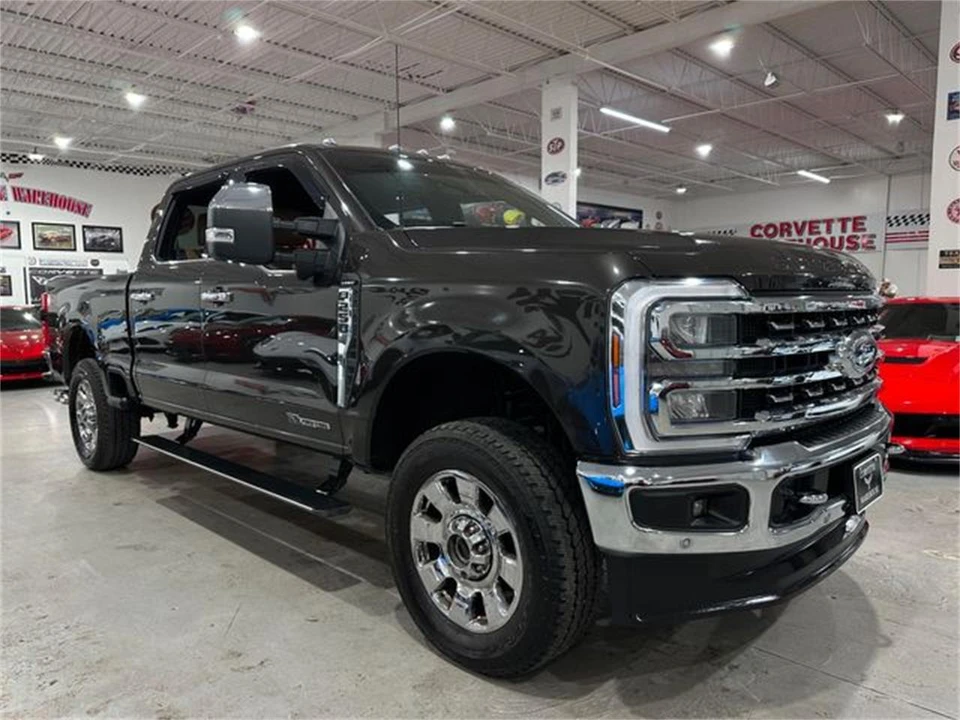 2024 Ford Super Duty 5th Gen - Image 27 of 30