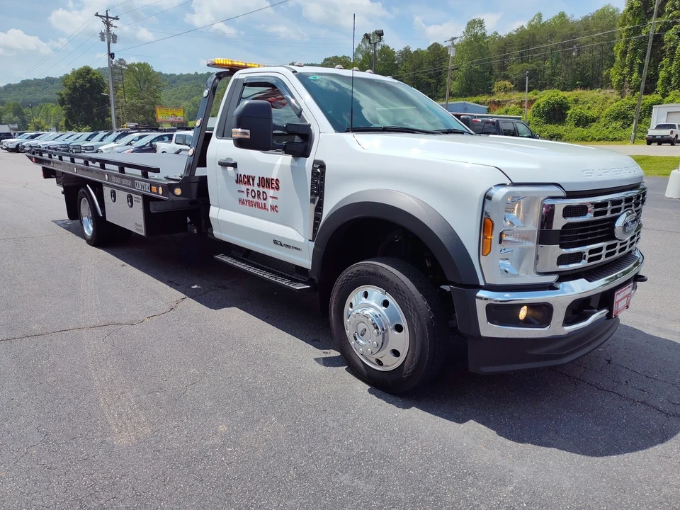2024 Ford Super Duty 5th Gen - Image 15 of 21