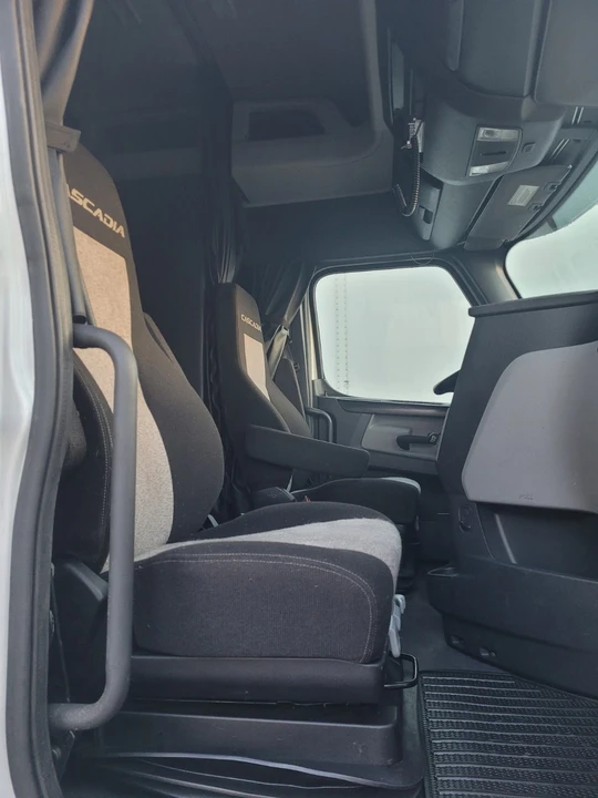 2024 Freightliner - Image 8 of 17