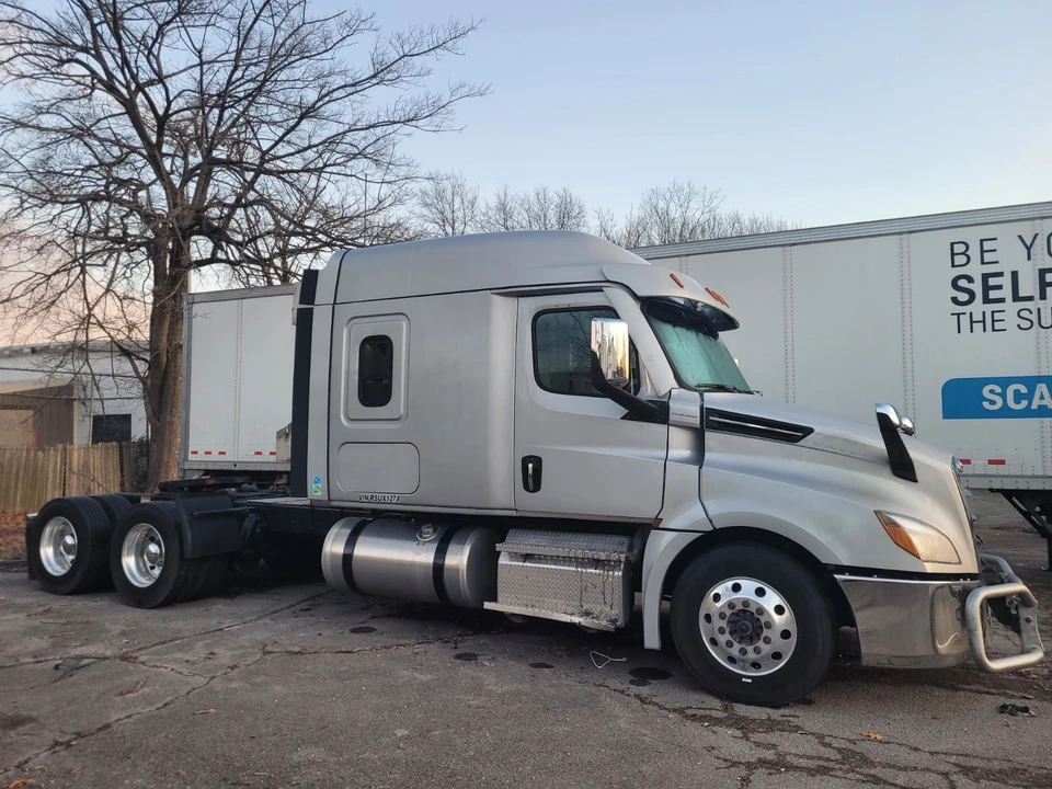 2024 Freightliner - Image 2 of 17