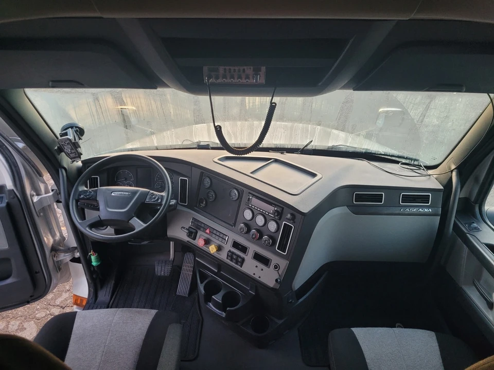 2024 Freightliner - Image 7 of 17