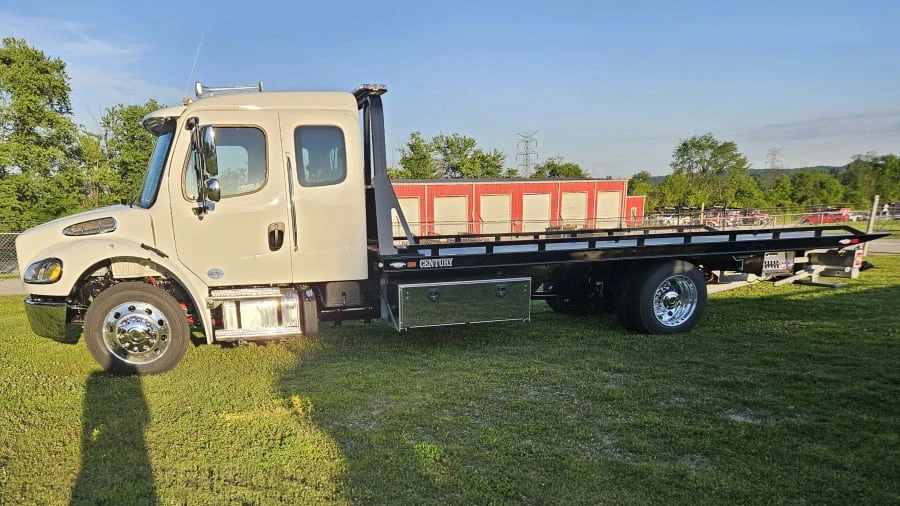2024 Freightliner - Image 2 of 15