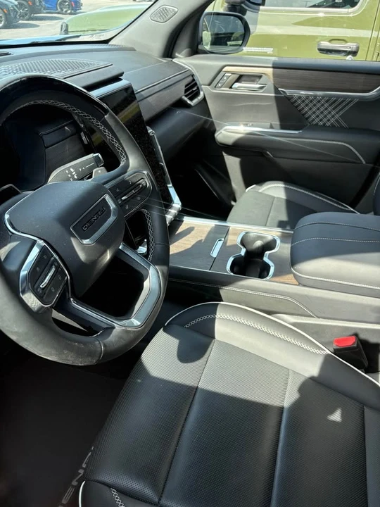 2024 GMC Acadia - Image 5 of 8