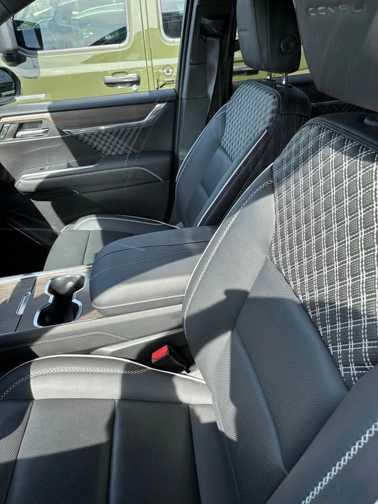 2024 GMC Acadia - Image 6 of 8