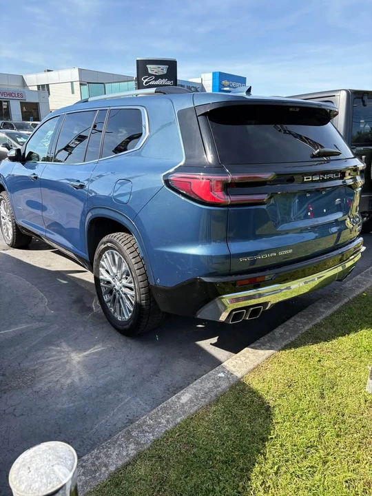 2024 GMC Acadia - Image 3 of 8