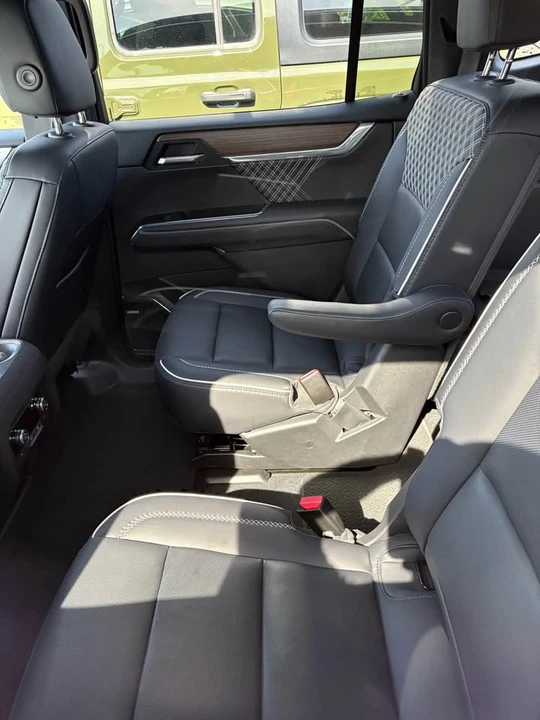 2024 GMC Acadia - Image 7 of 8
