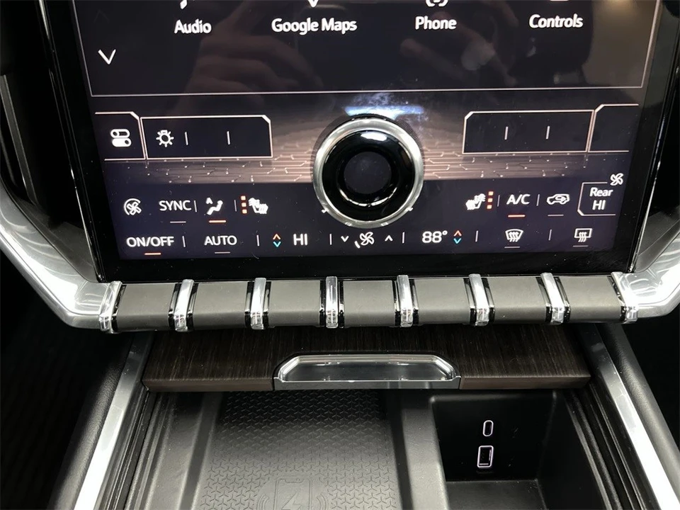 2024 GMC Acadia - Image 16 of 21