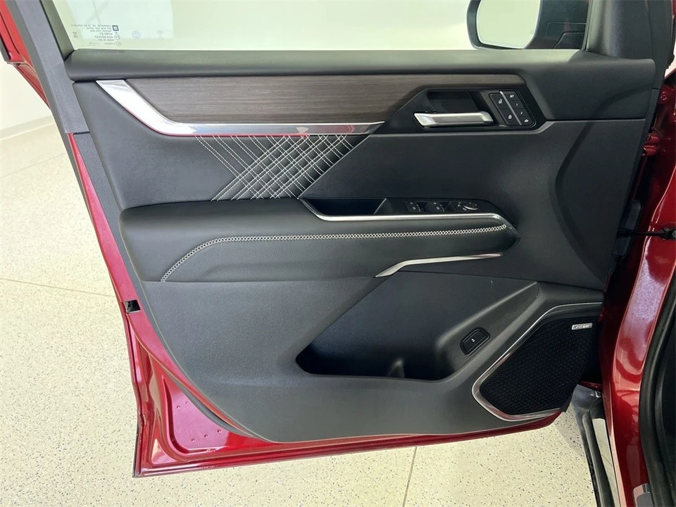 2024 GMC Acadia - Image 20 of 21