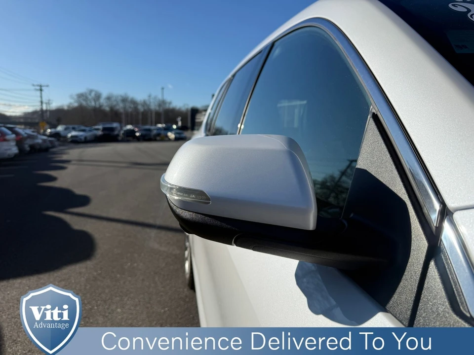 2024 GMC Acadia - Image 10 of 21