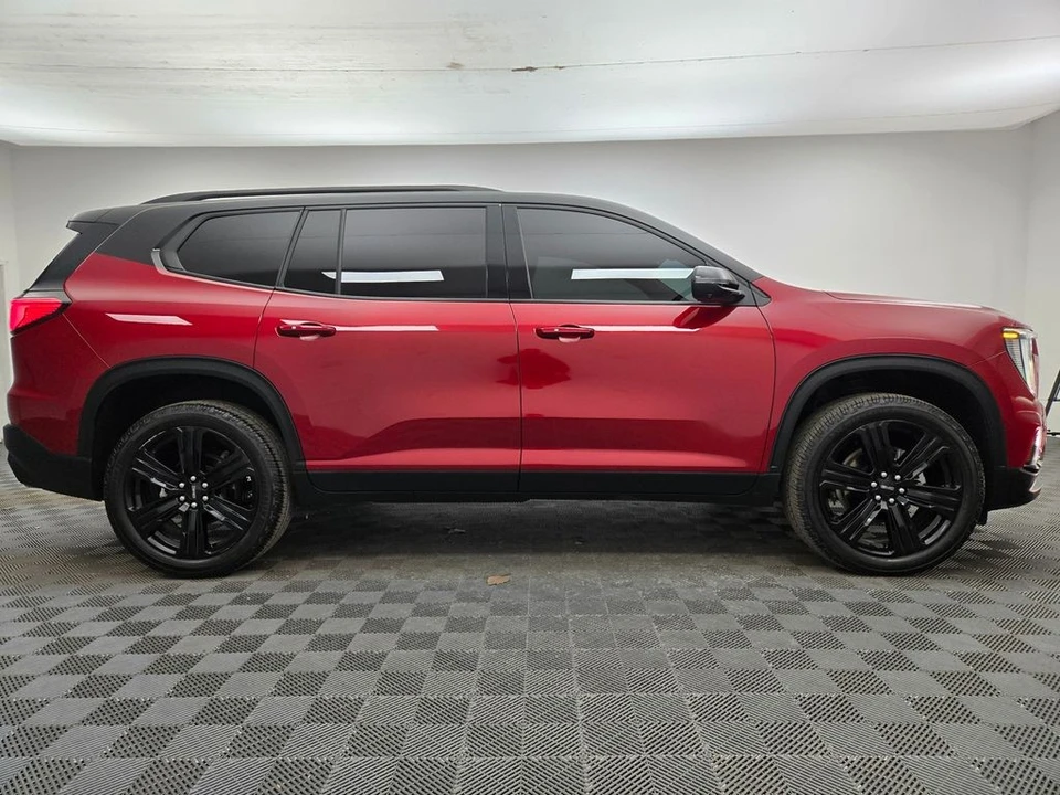 2024 GMC Acadia - Image 11 of 12