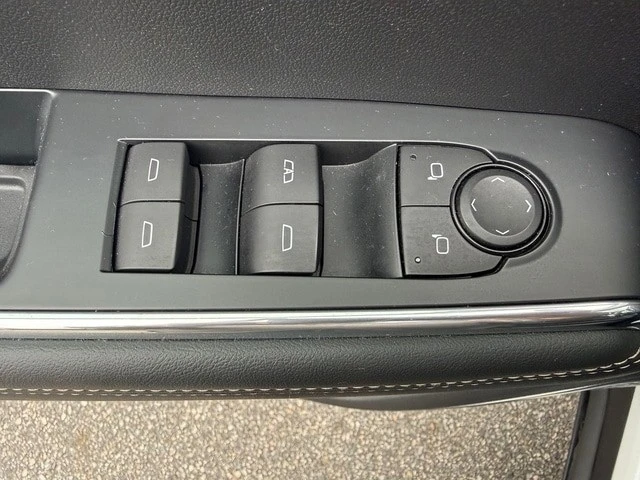 2024 GMC Acadia - Image 11 of 21