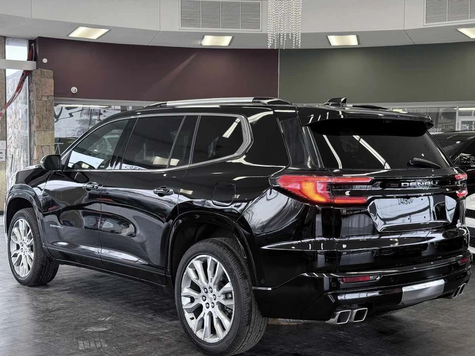 2024 GMC Acadia - Image 11 of 21
