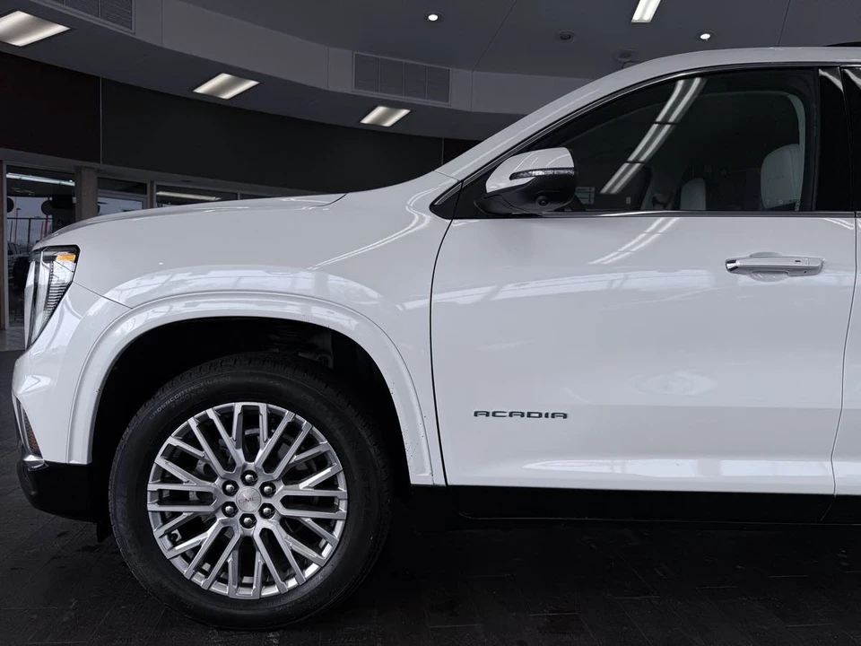2024 GMC Acadia - Image 20 of 21