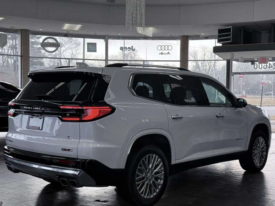 2024 GMC Acadia - Image 9 of 21