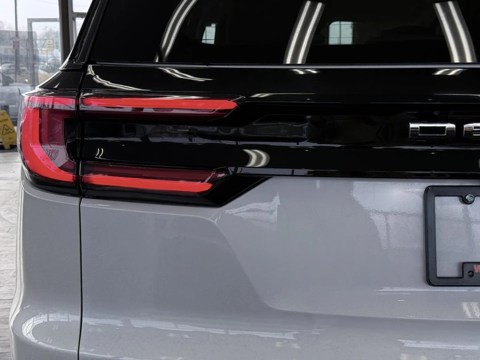 2024 GMC Acadia - Image 17 of 21