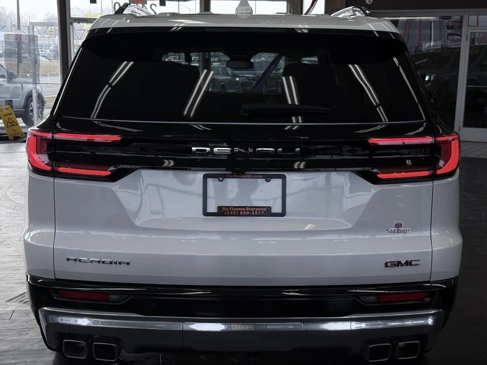 2024 GMC Acadia - Image 12 of 21