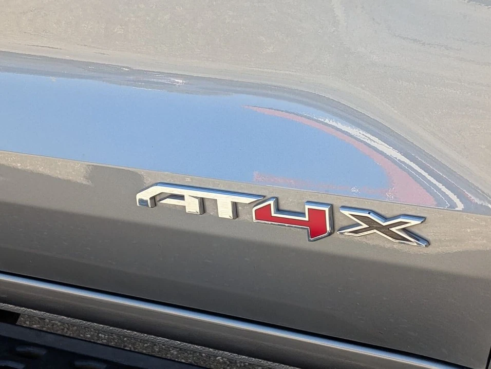 2024 GMC Canyon 2nd Gen - Image 10 of 12