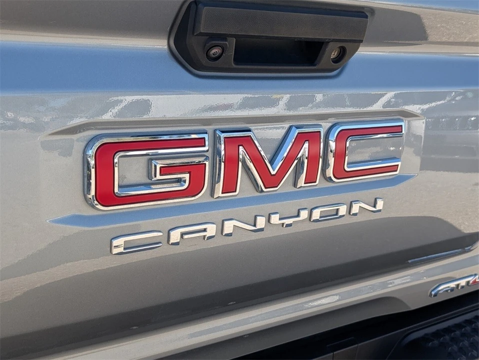 2024 GMC Canyon 2nd Gen - Image 16 of 21