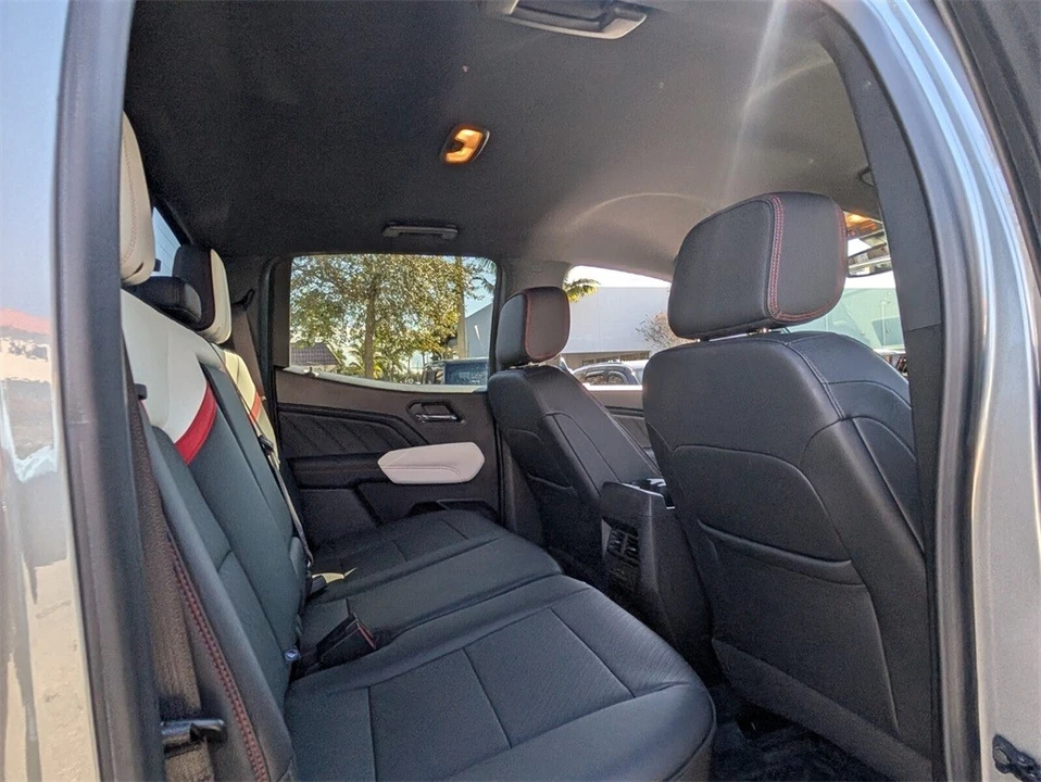 2024 GMC Canyon 2nd Gen - Image 18 of 21