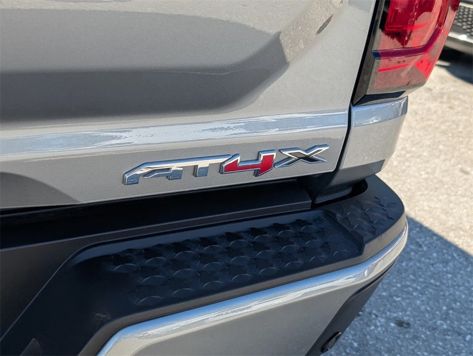 2024 GMC Canyon 2nd Gen - Image 17 of 21