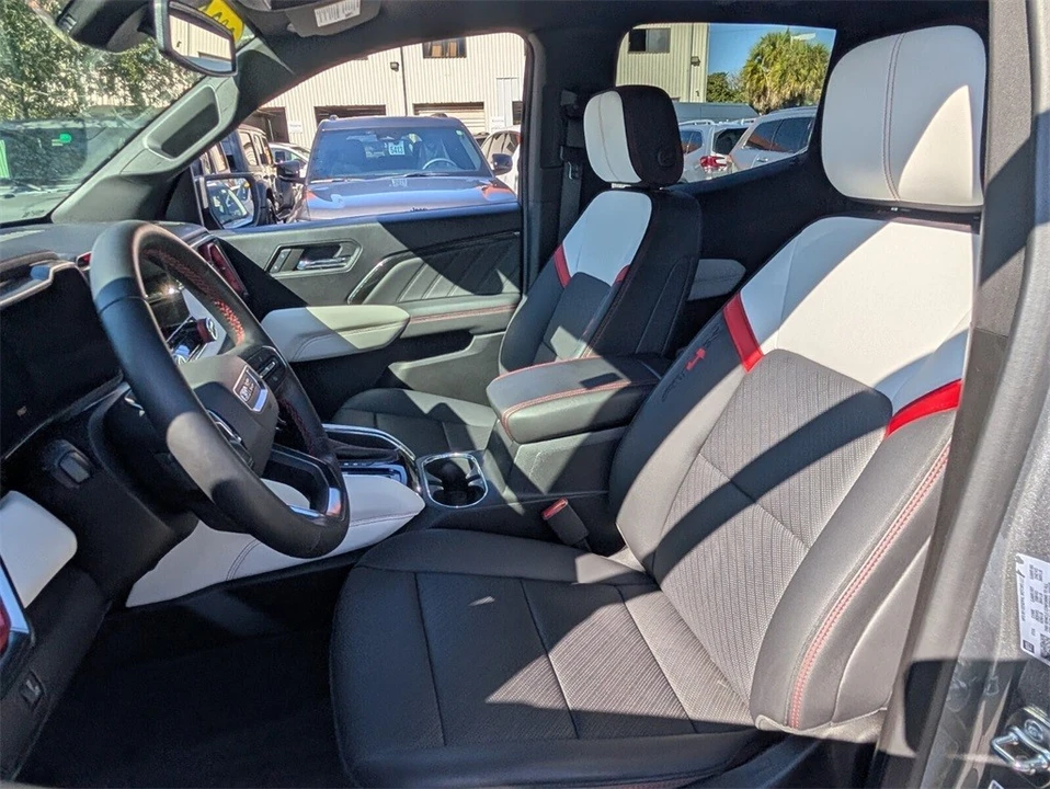 2024 GMC Canyon 2nd Gen - Image 11 of 21