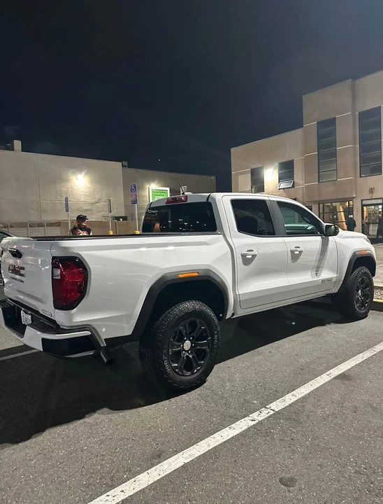 2024 GMC Canyon - Image 2 of 5