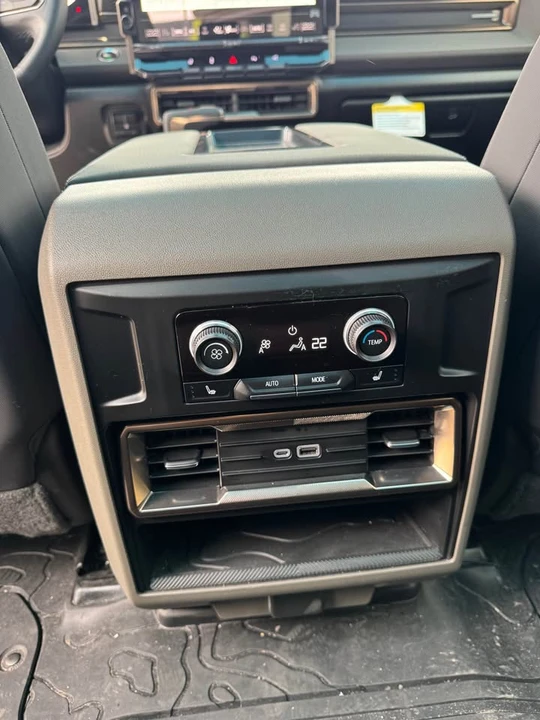 2024 GMC Hummer EV - Image 17 of 21