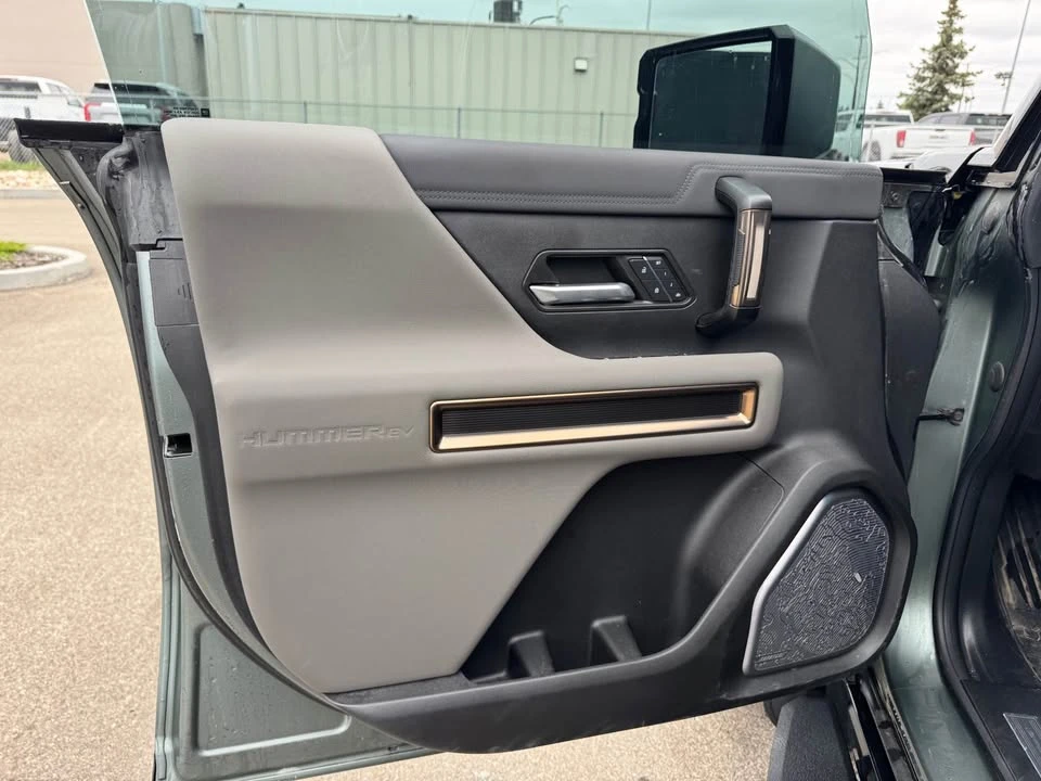 2024 GMC Hummer EV - Image 10 of 21